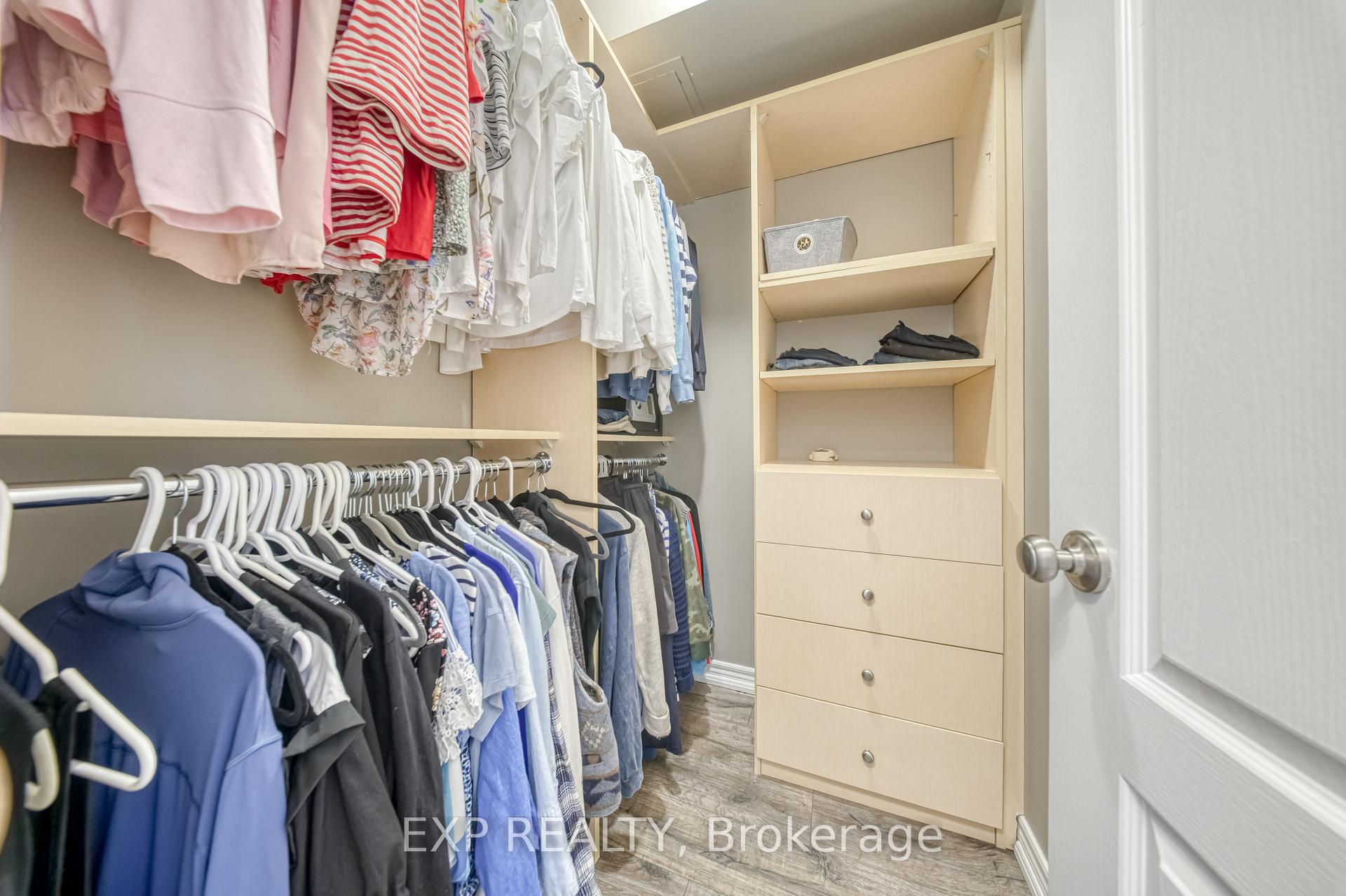 Photo 11 of Unit 806, 100 Promenade Circle, Vaughan, Brownridge — HOMEH