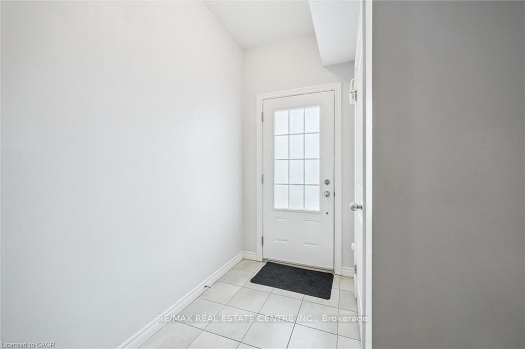Photo 2 of Unit 14, 100 Chester Drive, Cambridge — HOMEH