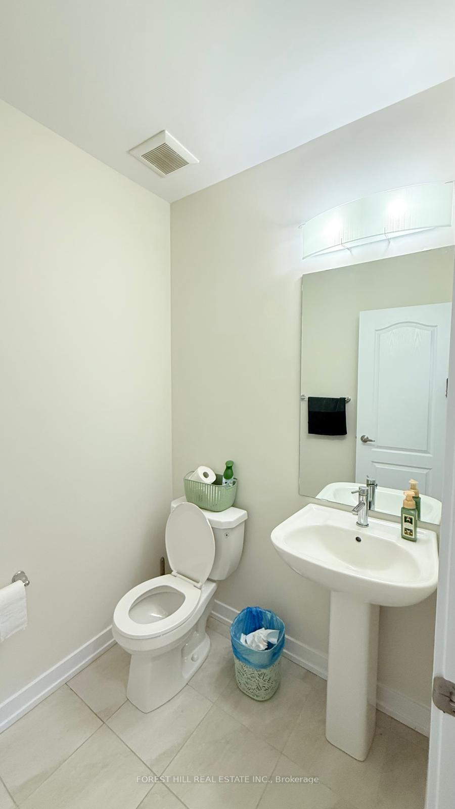 Photo 12 of 126 Lilac Circle, Haldimand — HOMEH