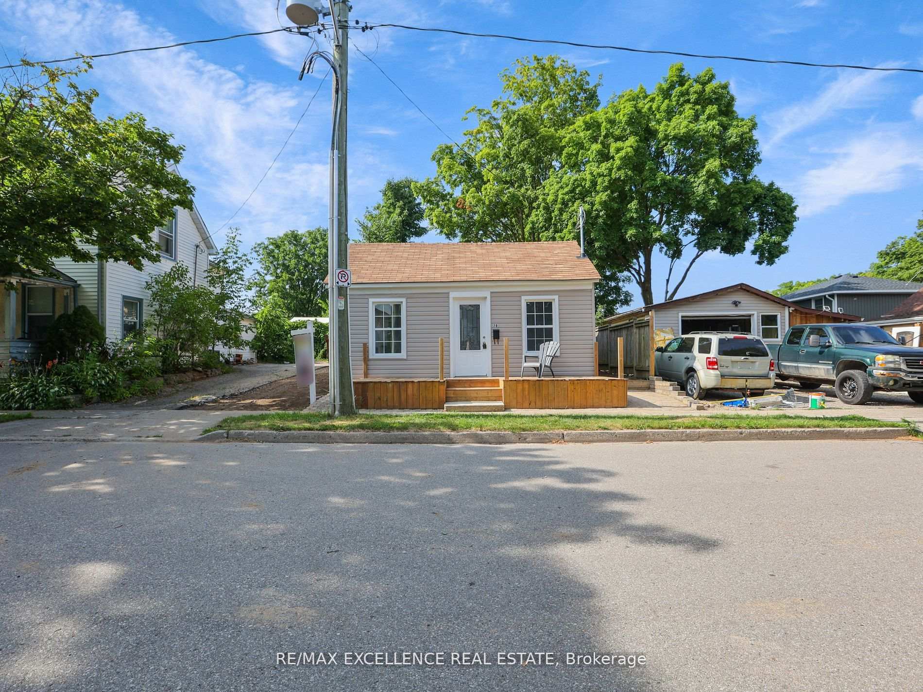 Front of 79 Sunnyhill Road