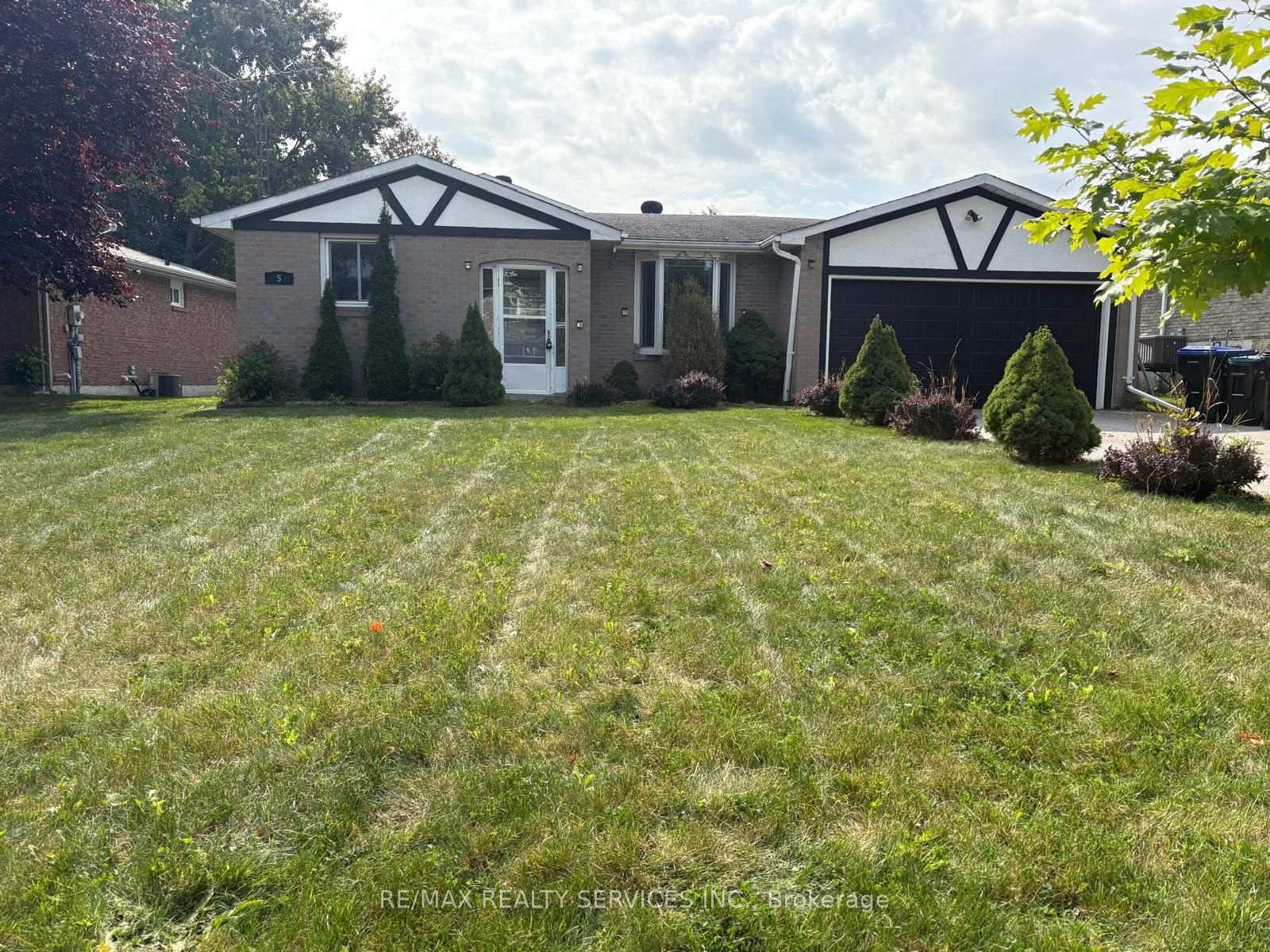 Photo 3 of 5 Hammond Crescent, New Tecumseth, Beeton — HOMEH