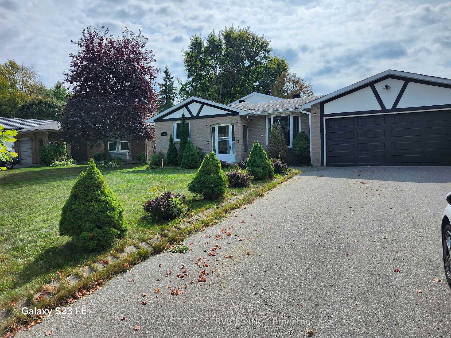 Photo 2 of 5 Hammond Crescent, New Tecumseth, Beeton — HOMEH