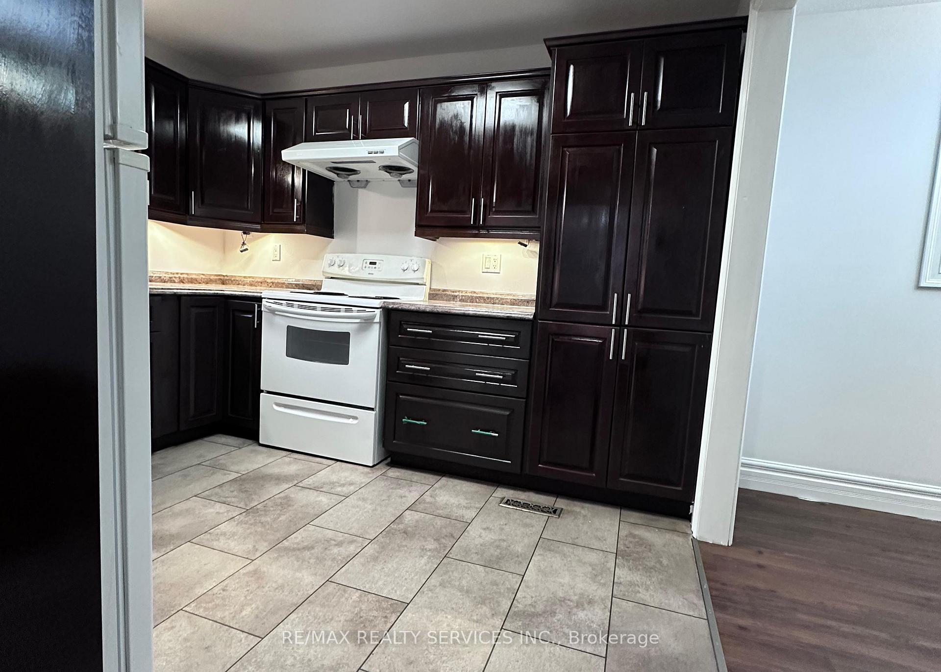 Photo 4 of 5 Hammond Crescent, New Tecumseth, Beeton — HOMEH