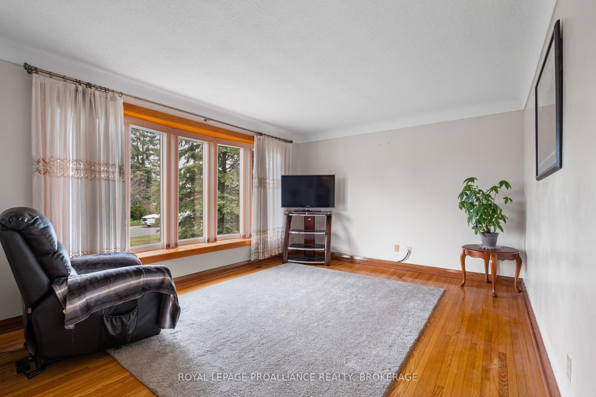 Photo 8 of 56 Campbell Crescent, Kingston, Central City West — HOMEH