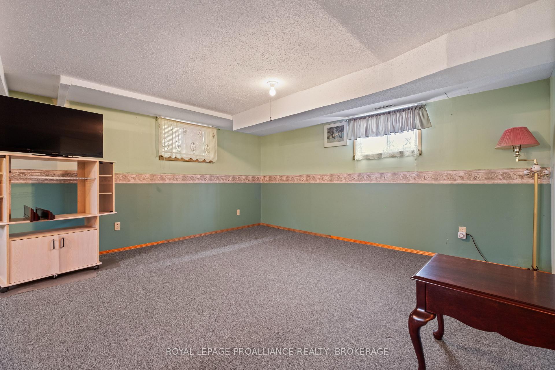 Photo 5 of 56 Campbell Crescent, Kingston, Central City West — HOMEH