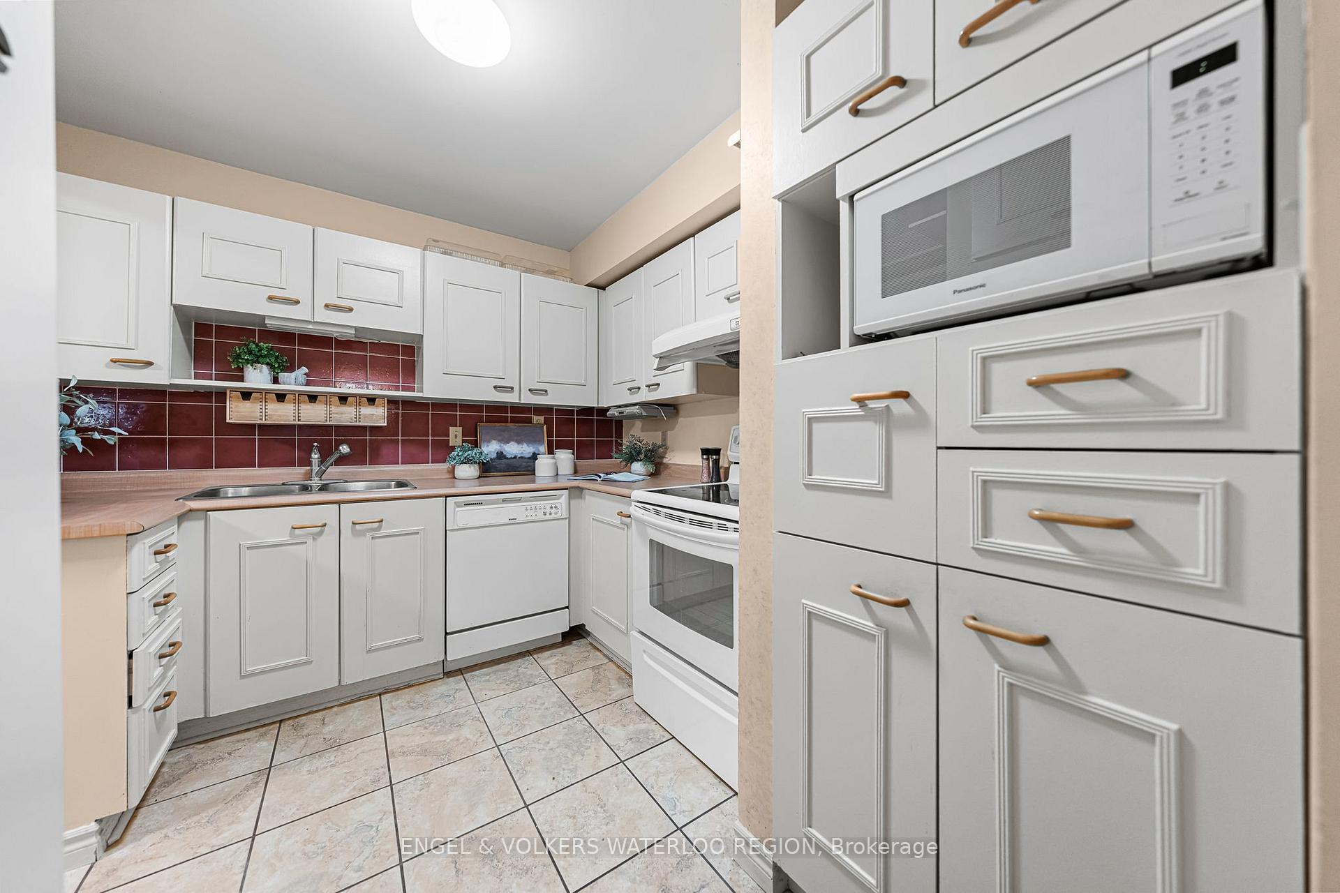 Photo 12 of Unit 410, 500 Westmount Road W, Kitchener — HOMEH