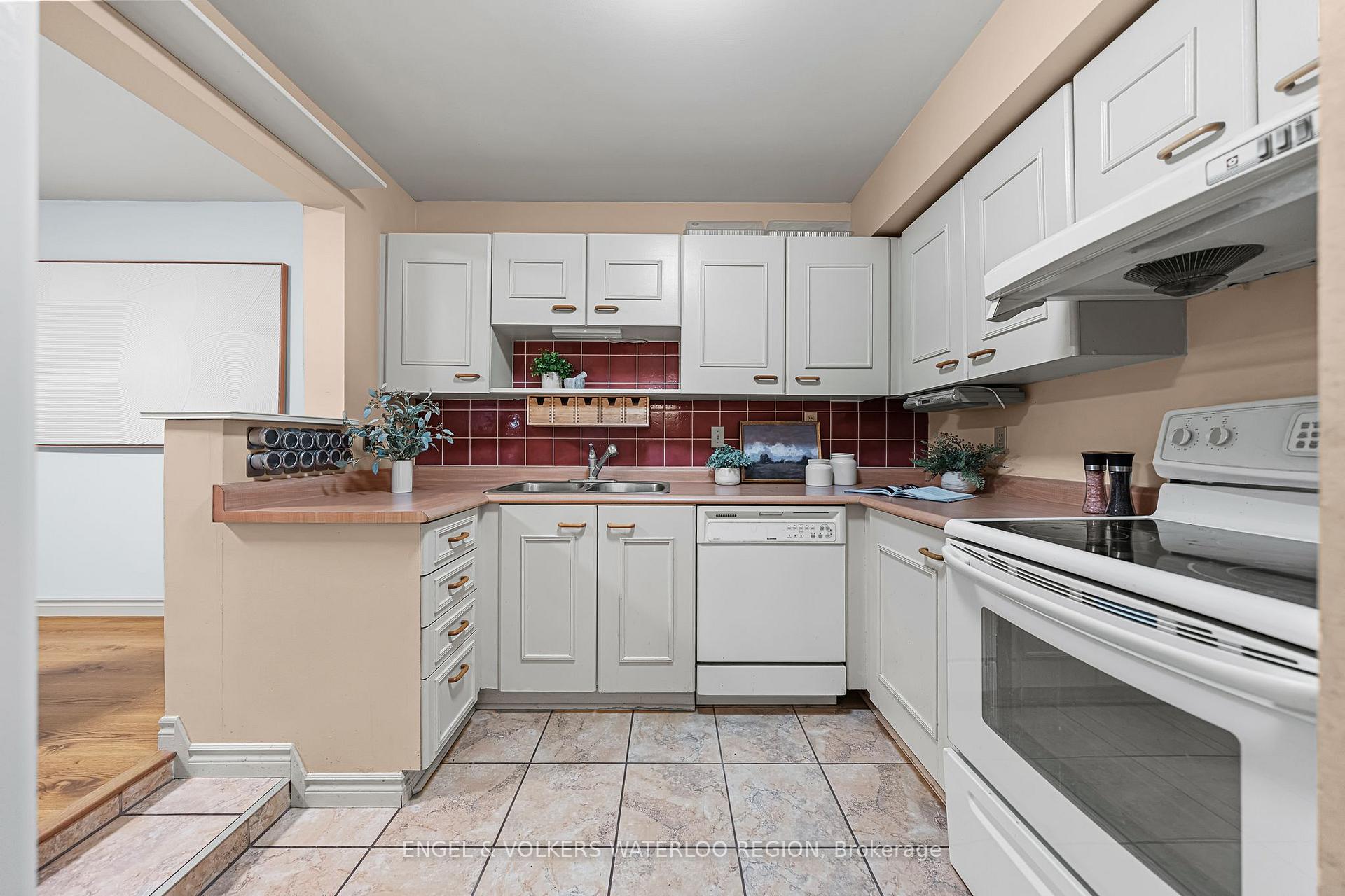 Photo 14 of Unit 410, 500 Westmount Road W, Kitchener — HOMEH