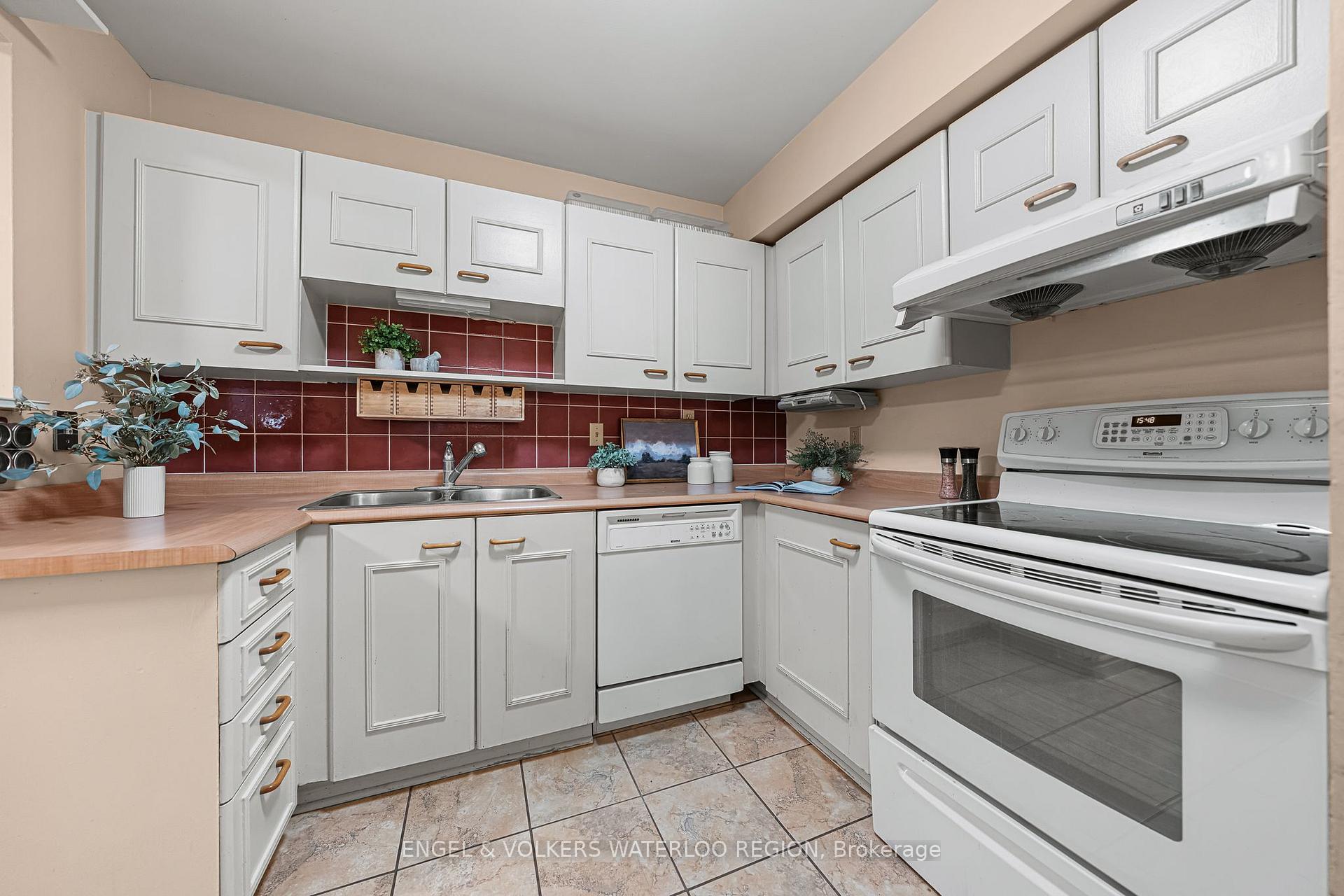 Photo 19 of Unit 410, 500 Westmount Road W, Kitchener — HOMEH