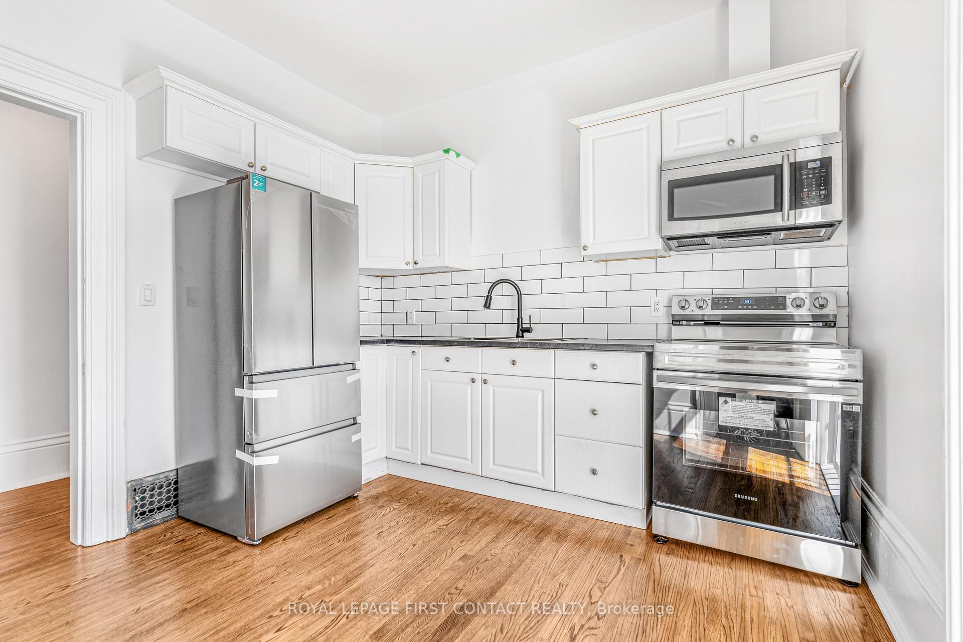 Photo 11 of 14&16 Peel Street, Barrie, Codrington — HOMEH