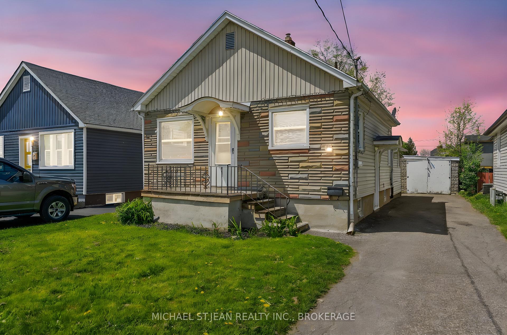 Photo 1 of 11 Marlborough Avenue, St. Catharines, Facer — HOMEH