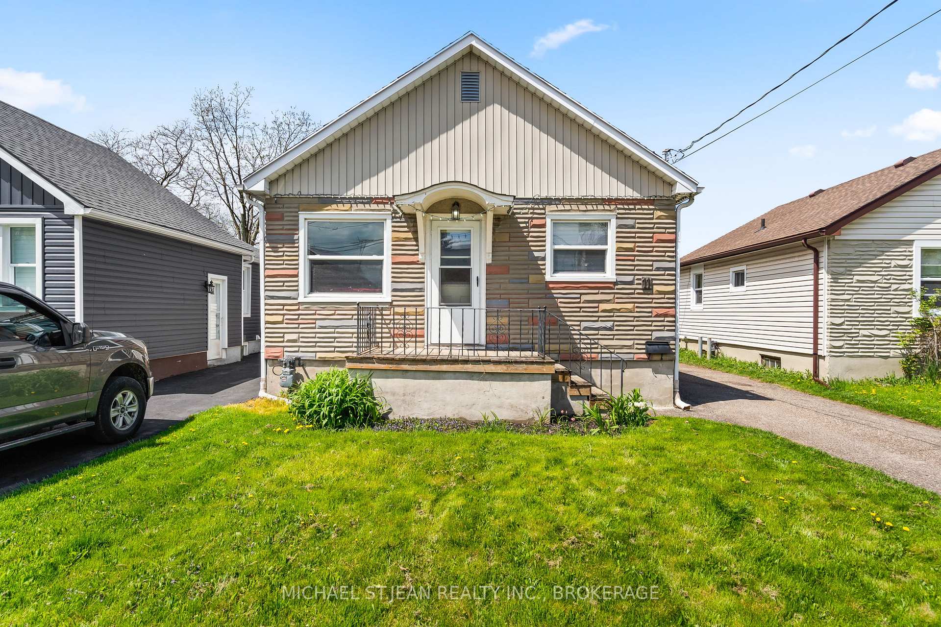 Photo 15 of 11 Marlborough Avenue, St. Catharines, Facer — HOMEH