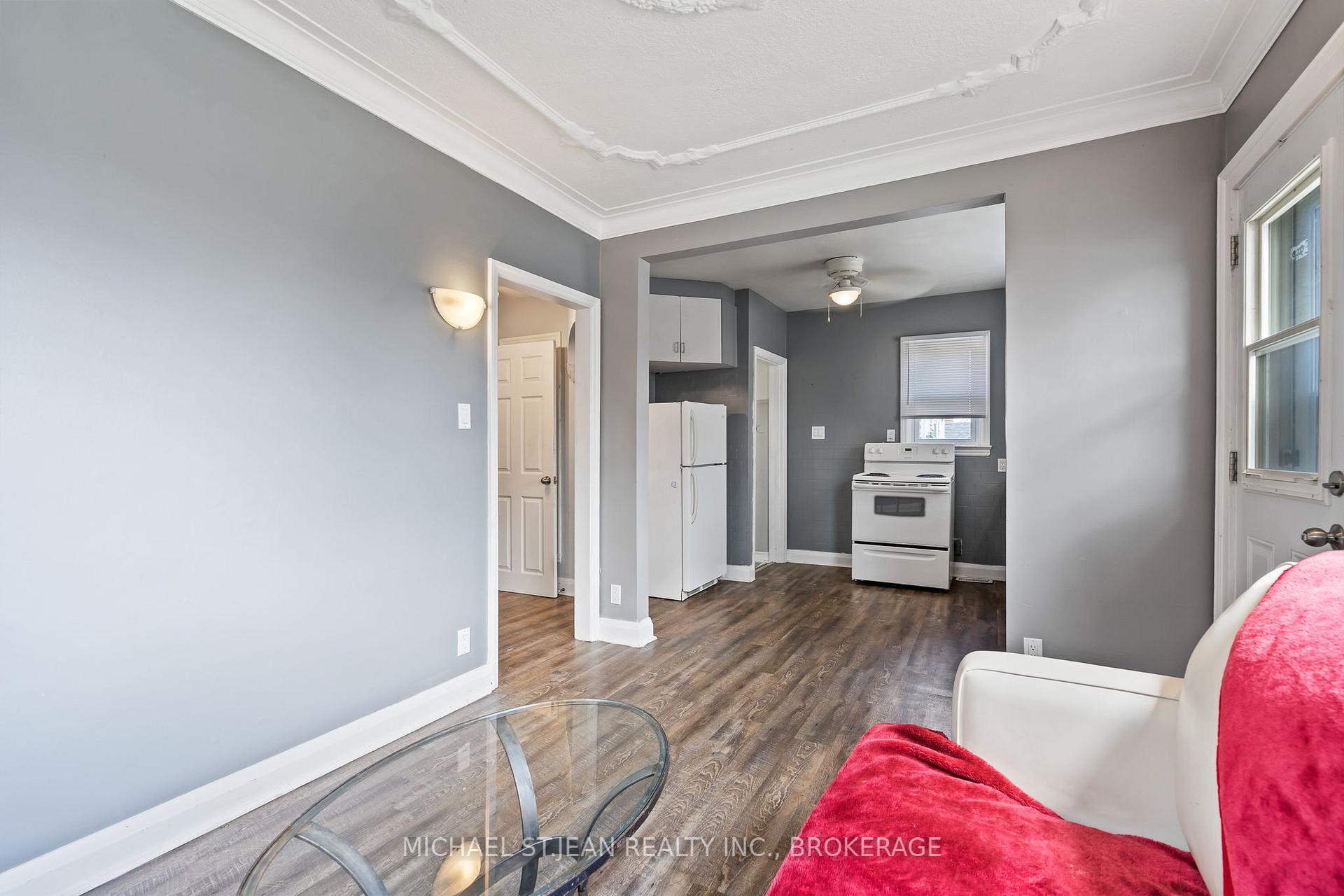 Photo 2 of 11 Marlborough Avenue, St. Catharines, Facer — HOMEH