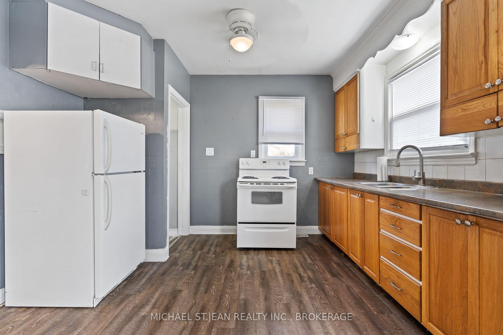 Photo 13 of 11 Marlborough Avenue, St. Catharines, Facer — HOMEH