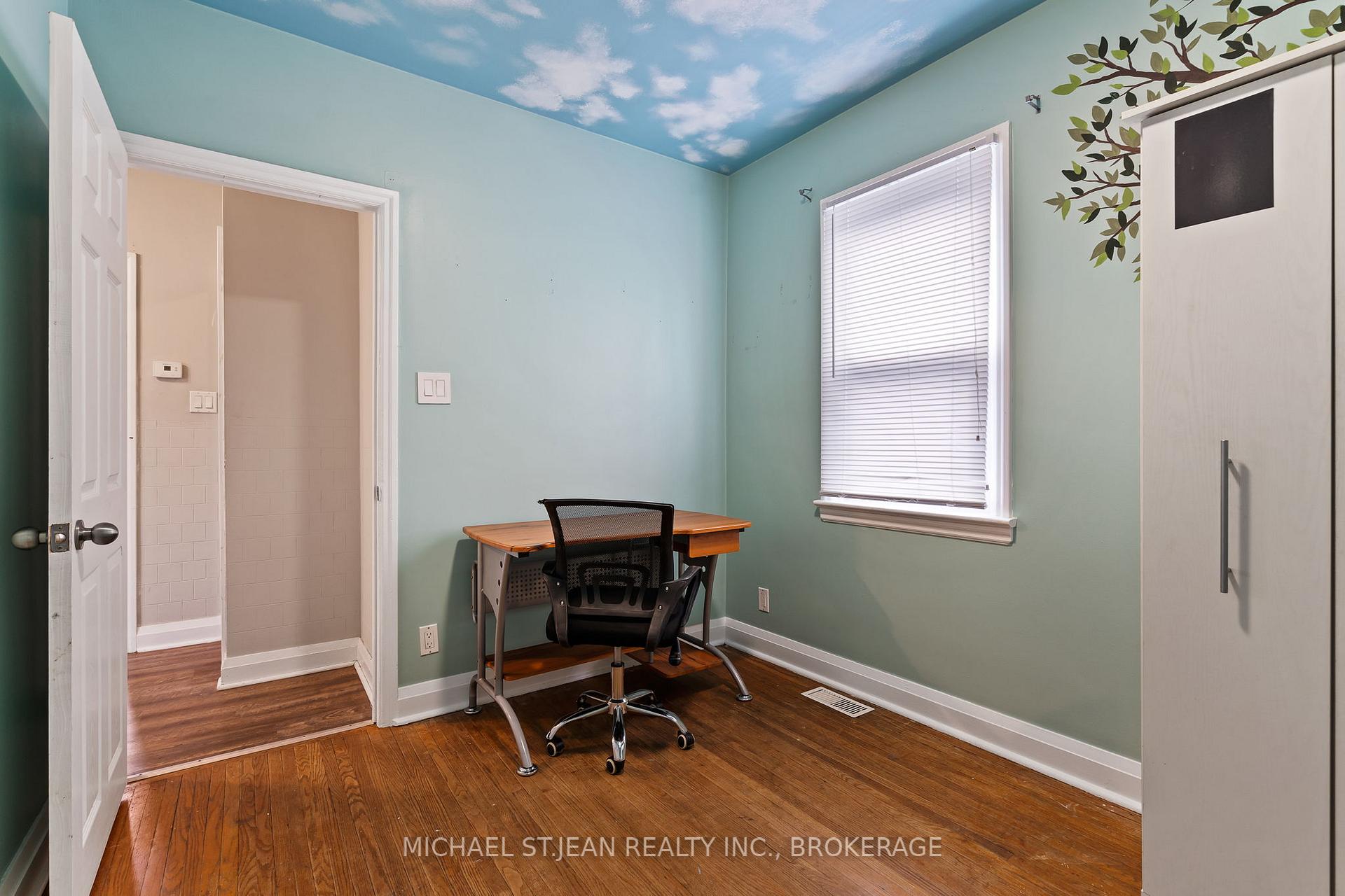 Photo 9 of 11 Marlborough Avenue, St. Catharines, Facer — HOMEH