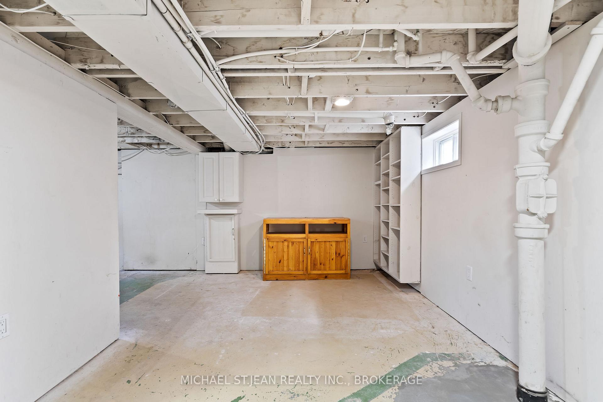 Photo 11 of 11 Marlborough Avenue, St. Catharines, Facer — HOMEH
