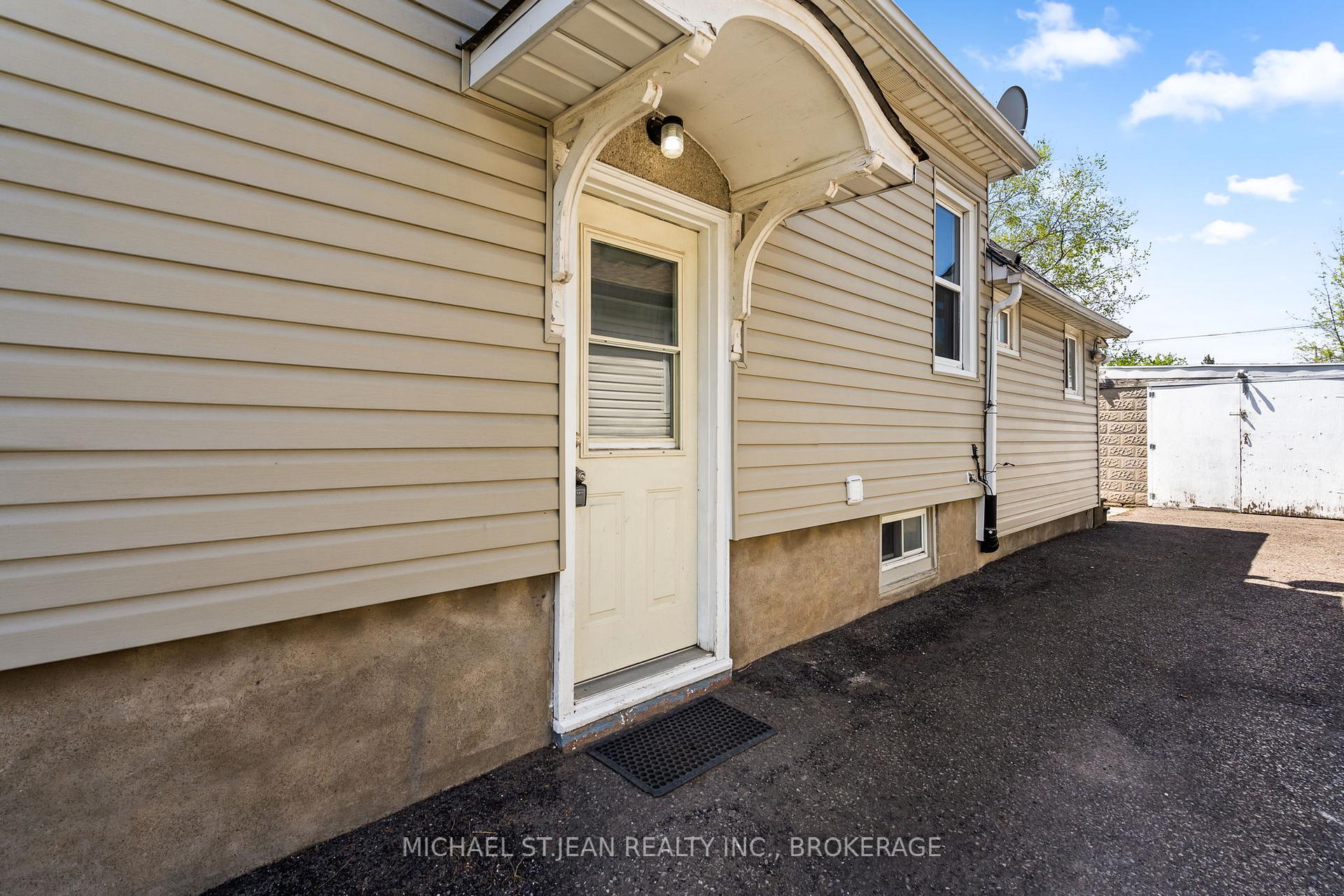 Photo 24 of 11 Marlborough Avenue, St. Catharines, Facer — HOMEH