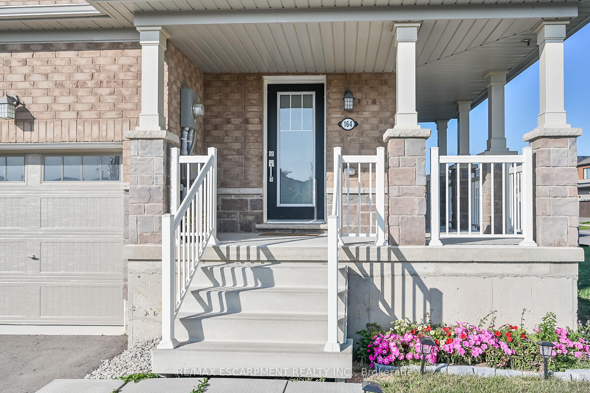 Photo 2 of 164 MacLachlan Avenue, Haldimand — HOMEH