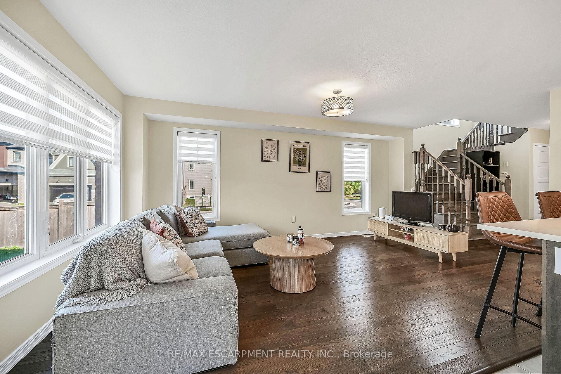 Photo 8 of 164 MacLachlan Avenue, Haldimand — HOMEH