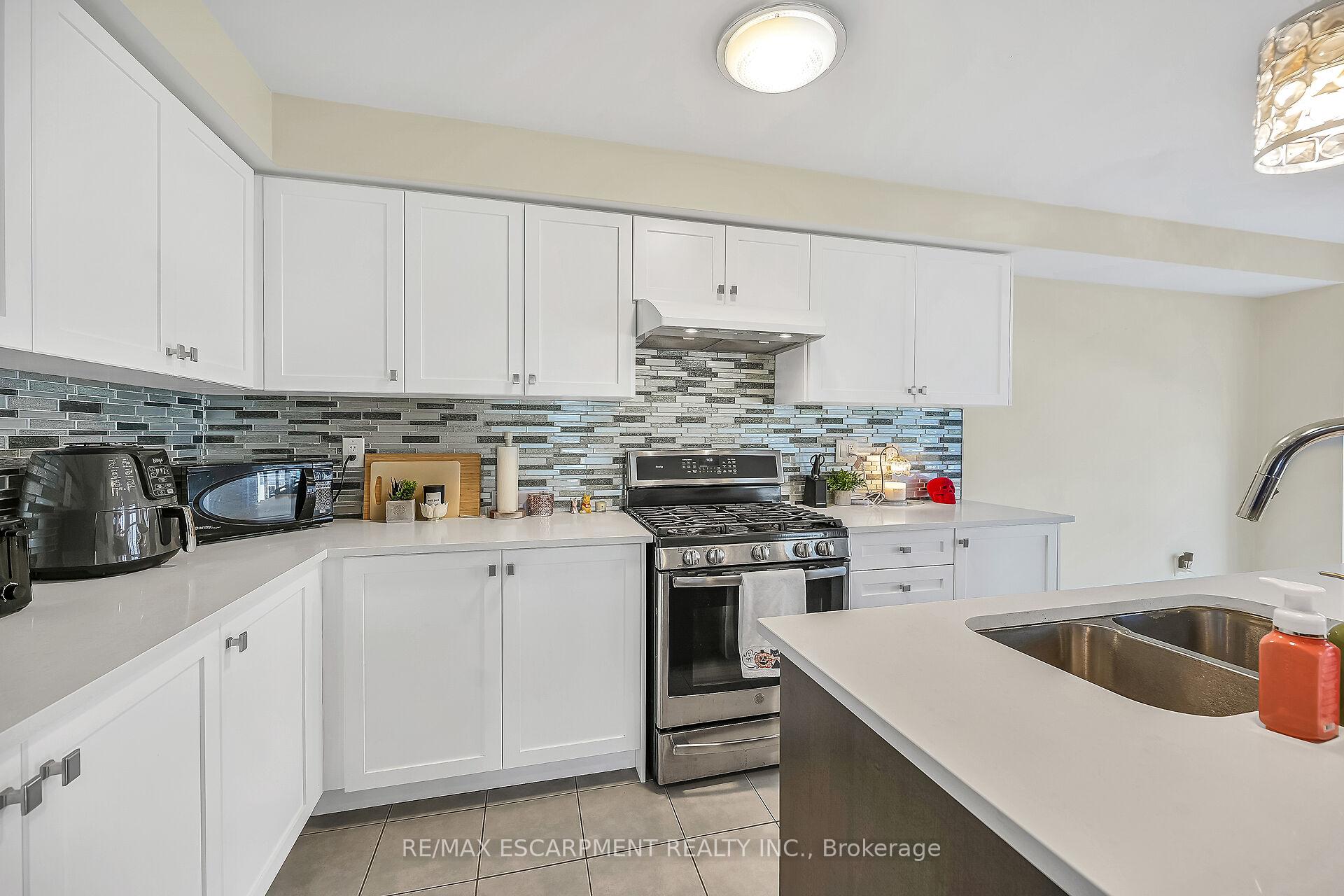 Photo 4 of 164 MacLachlan Avenue, Haldimand — HOMEH
