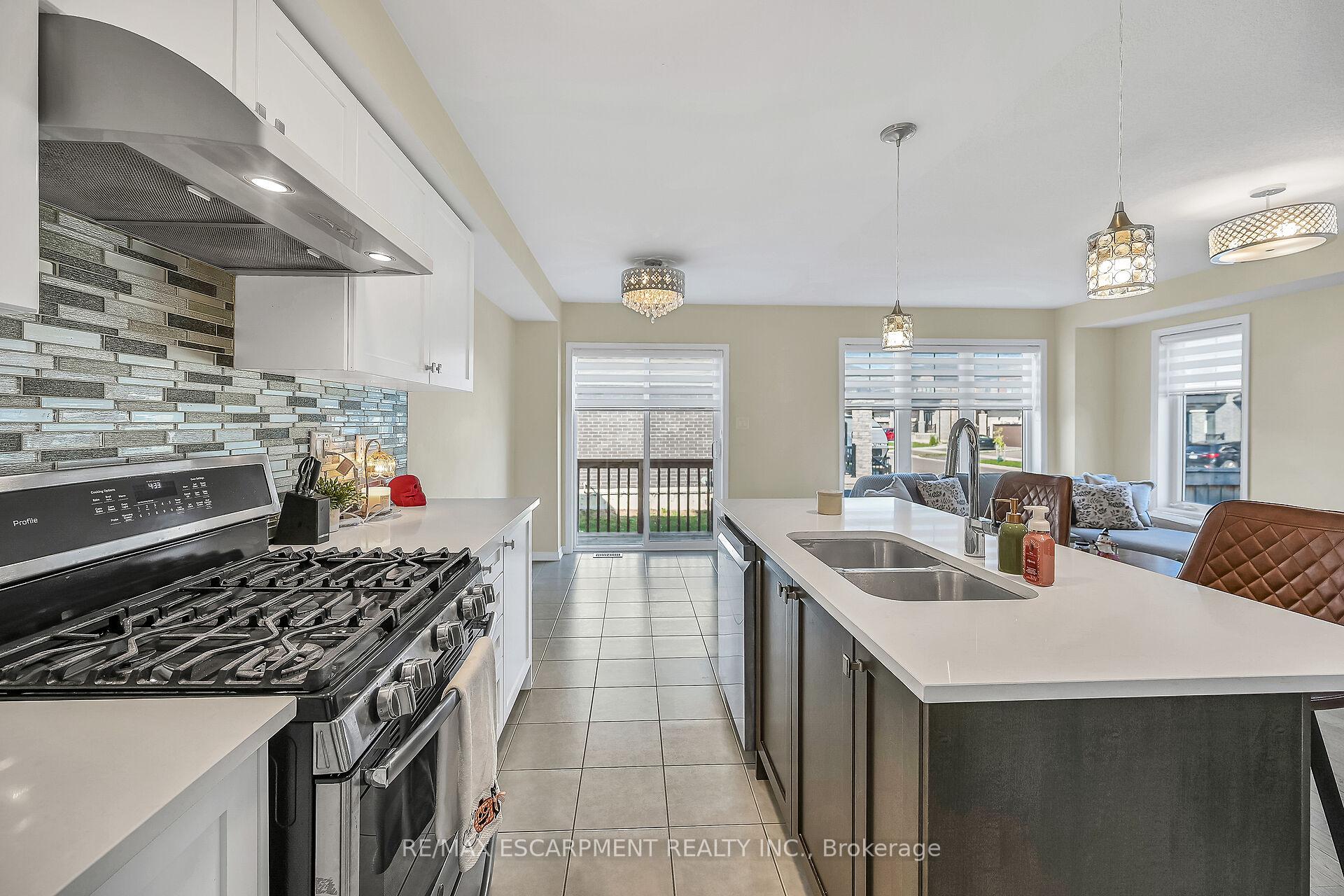 Photo 20 of 164 MacLachlan Avenue, Haldimand — HOMEH