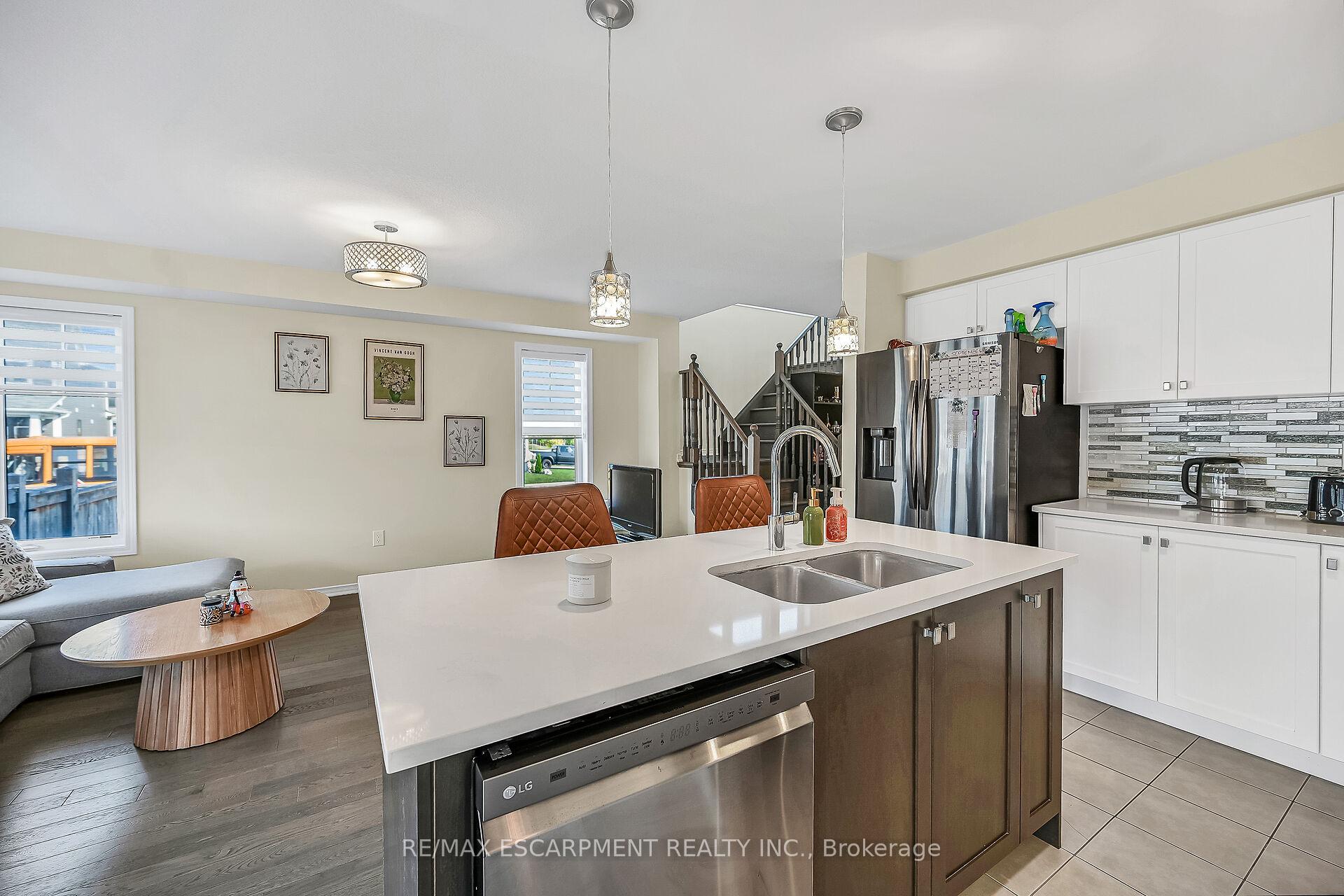 Photo 15 of 164 MacLachlan Avenue, Haldimand — HOMEH