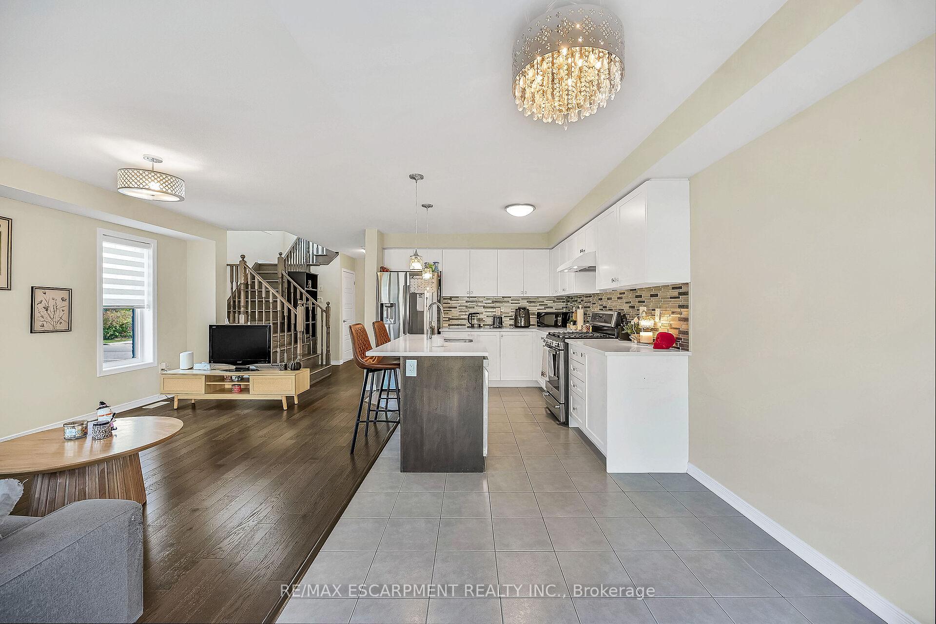 Photo 13 of 164 MacLachlan Avenue, Haldimand — HOMEH