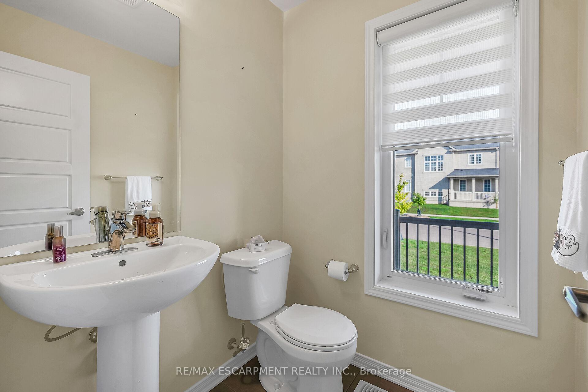 Photo 33 of 164 MacLachlan Avenue, Haldimand — HOMEH