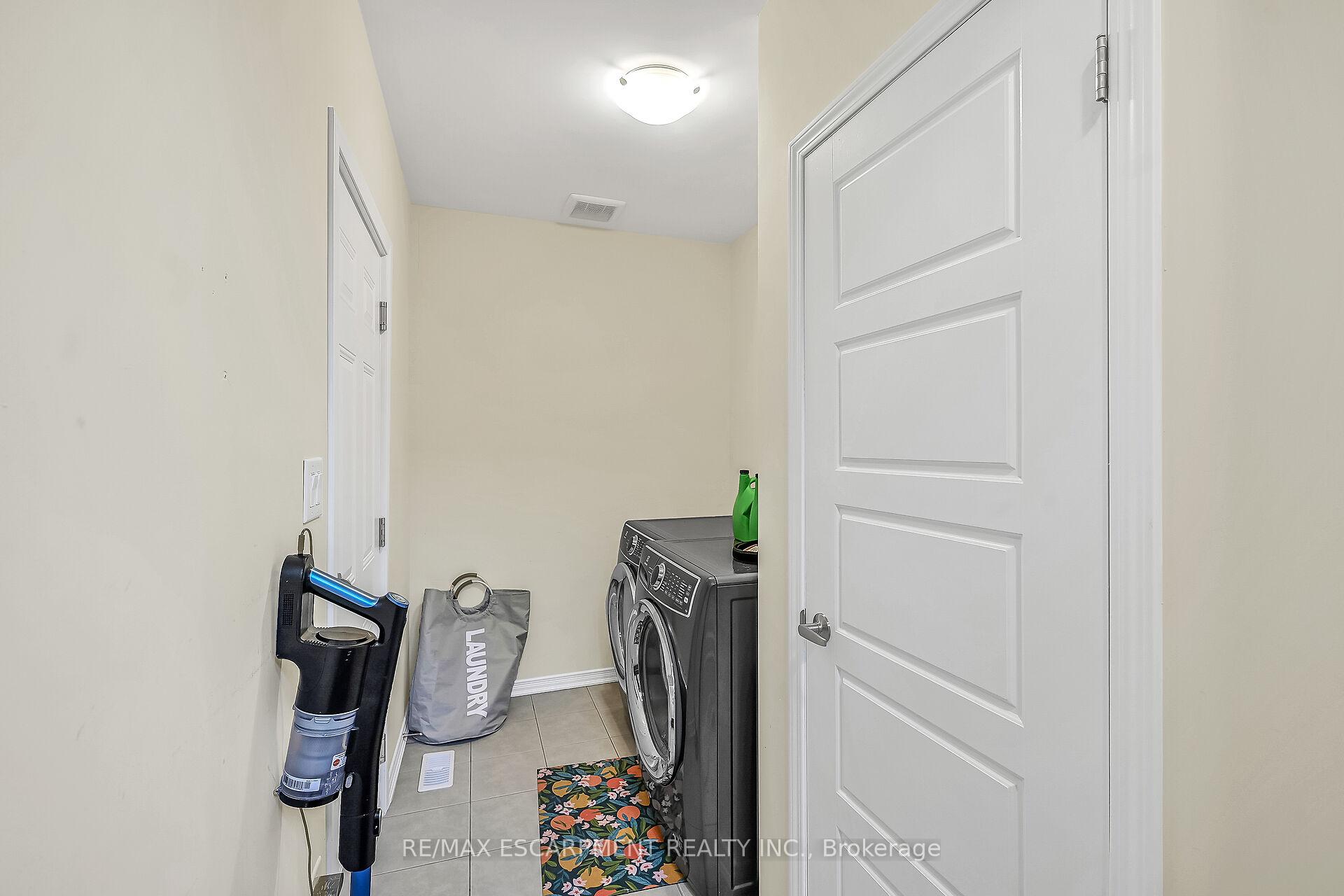 Photo 7 of 164 MacLachlan Avenue, Haldimand — HOMEH