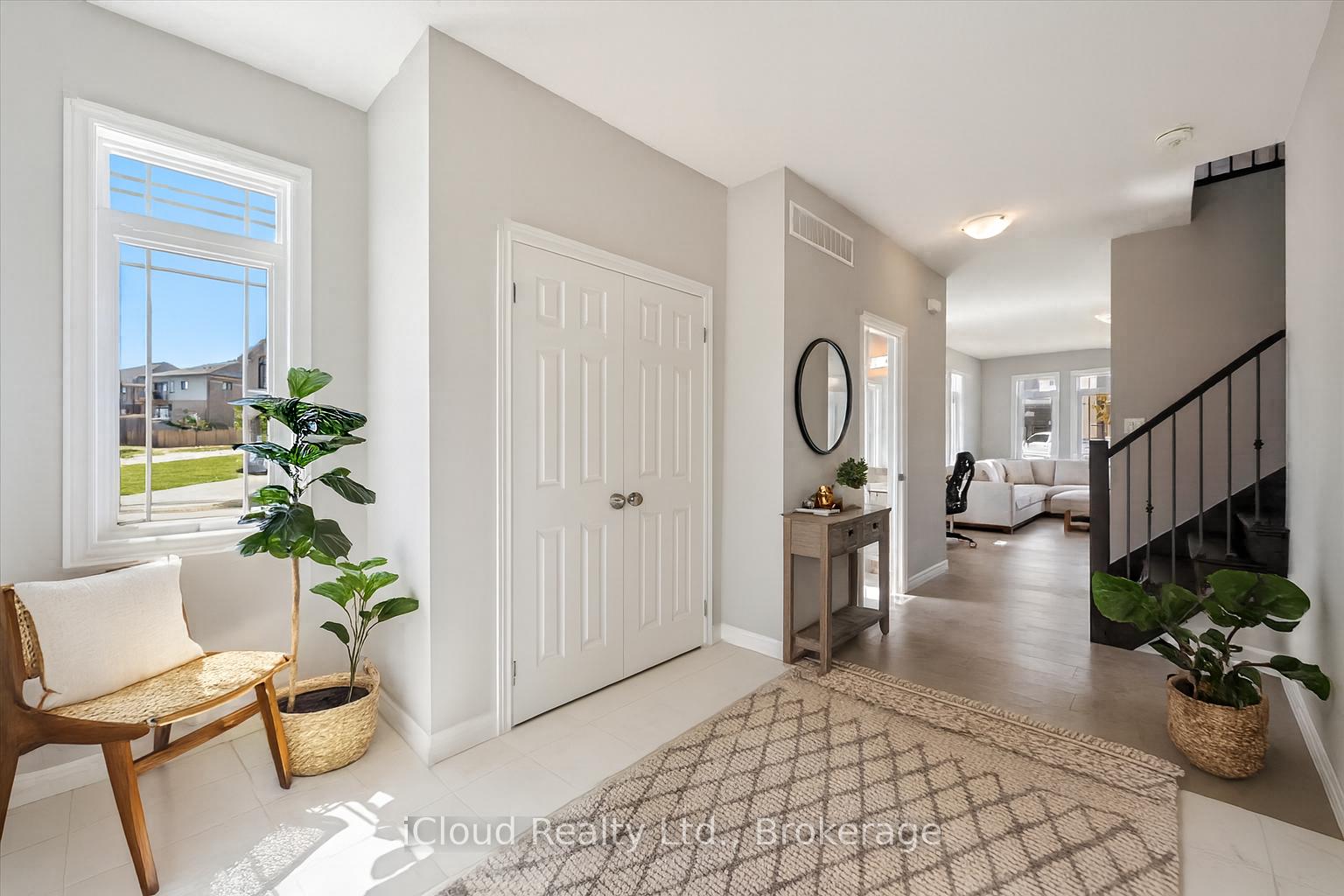 Photo 8 of 18 Everton Drive, Guelph, Clairfields/Hanlon Business Park — HOMEH