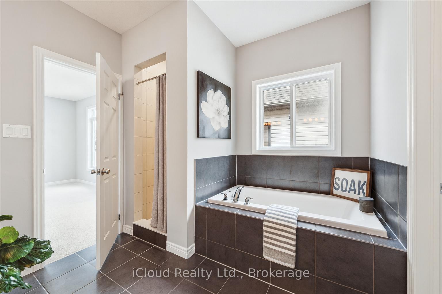 Photo 9 of 18 Everton Drive, Guelph, Clairfields/Hanlon Business Park — HOMEH