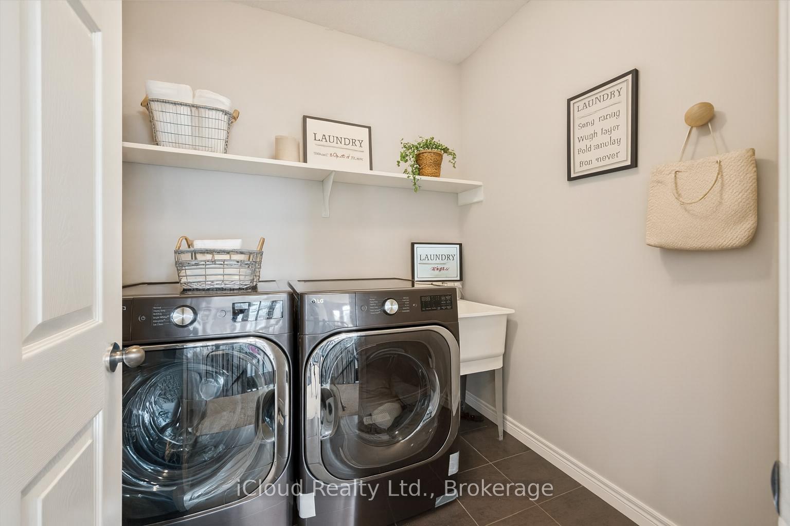 Photo 12 of 18 Everton Drive, Guelph, Clairfields/Hanlon Business Park — HOMEH