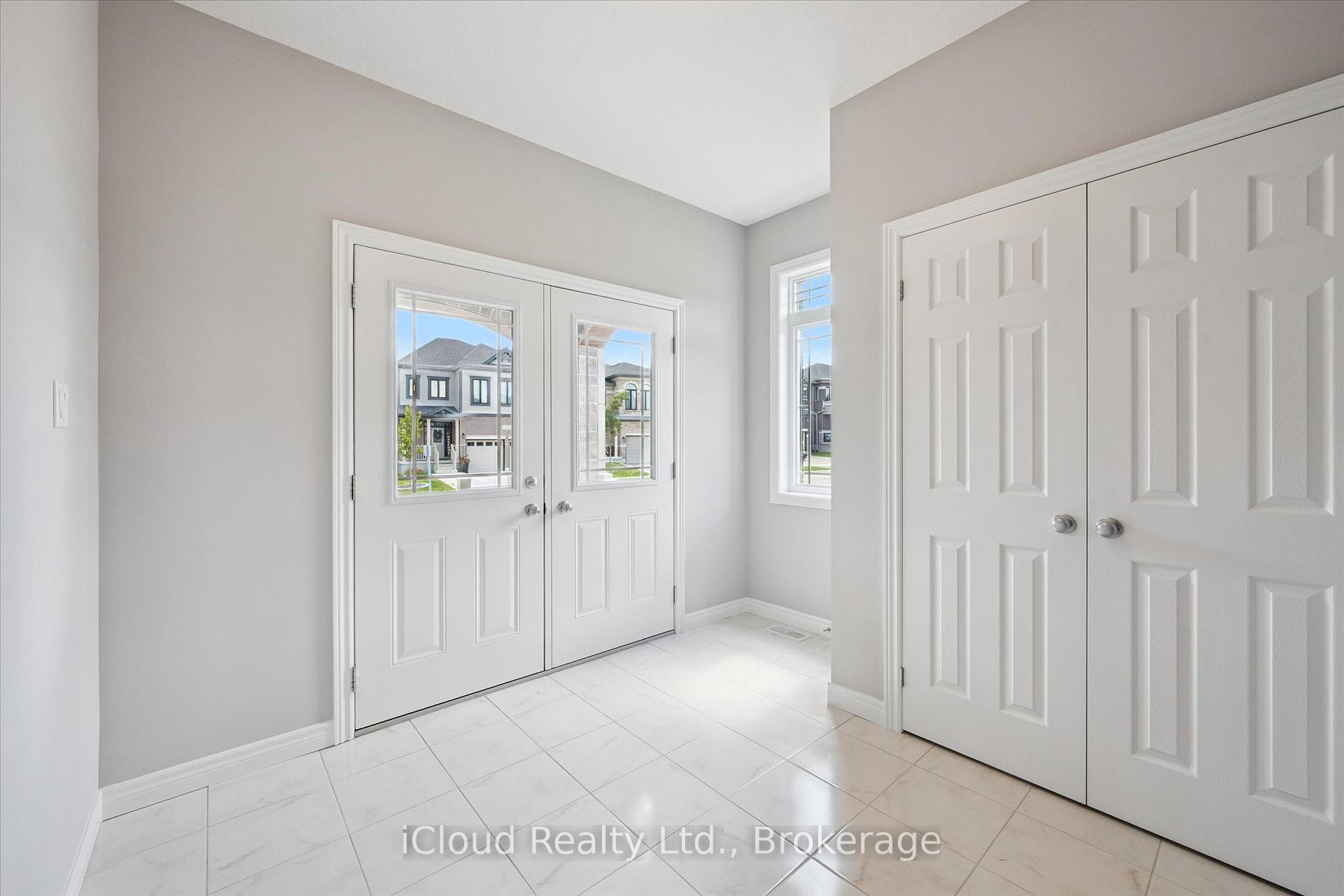 Photo 16 of 18 Everton Drive, Guelph, Clairfields/Hanlon Business Park — HOMEH
