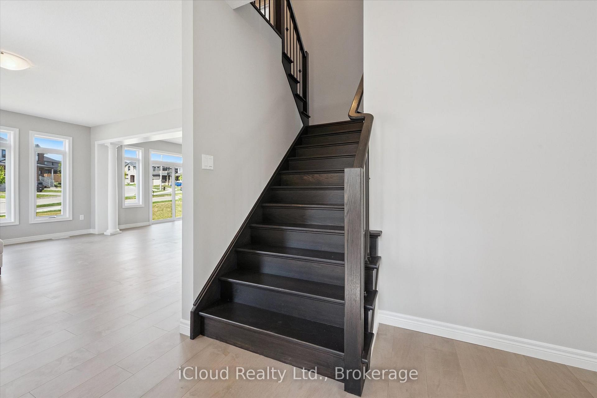Photo 14 of 18 Everton Drive, Guelph, Clairfields/Hanlon Business Park — HOMEH