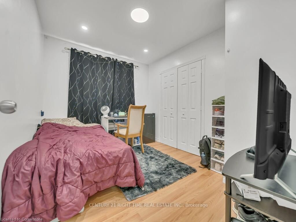 Photo 14 of 184 Cedarvale Crescent, Waterloo — HOMEH