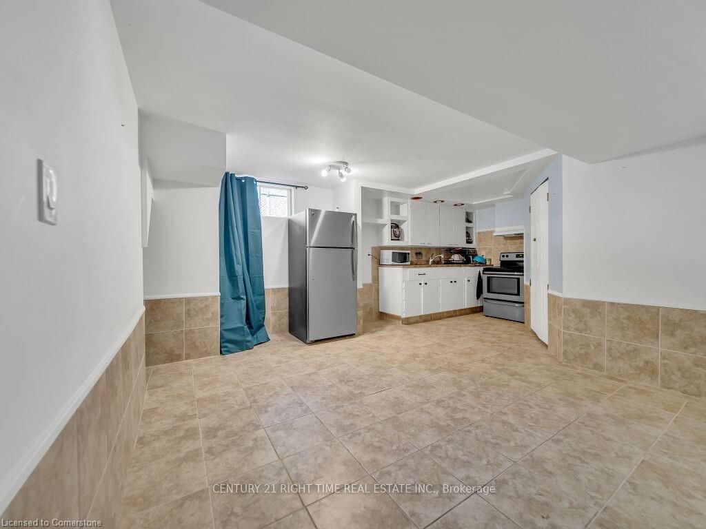 Photo 23 of 184 Cedarvale Crescent, Waterloo — HOMEH