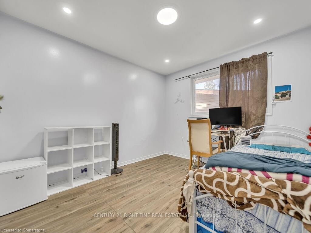 Photo 16 of 184 Cedarvale Crescent, Waterloo — HOMEH