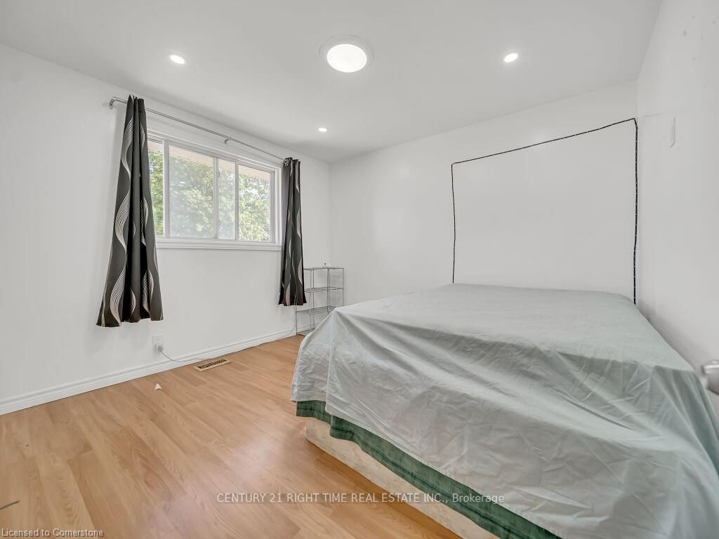 Photo 18 of 184 Cedarvale Crescent, Waterloo — HOMEH