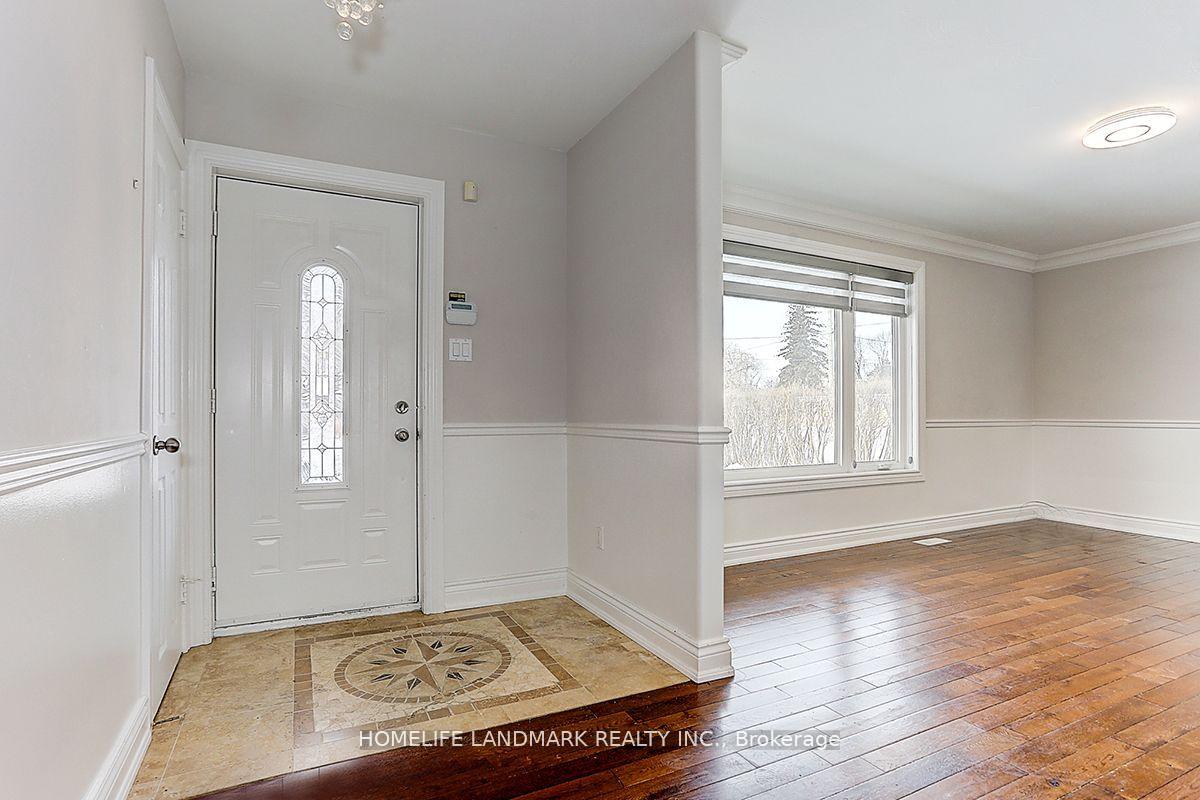 Photo 11 of 29 Windridge Drive, Markham, Bullock — HOMEH