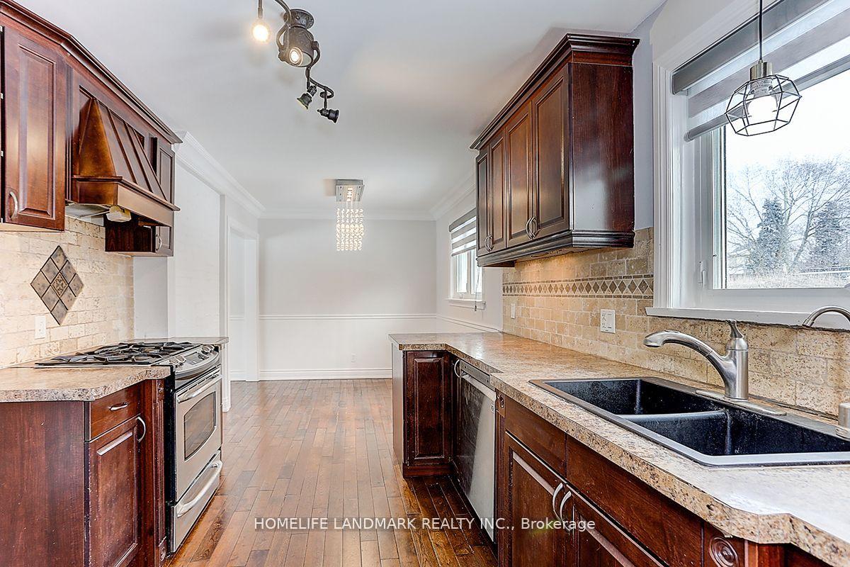 Photo 17 of 29 Windridge Drive, Markham, Bullock — HOMEH