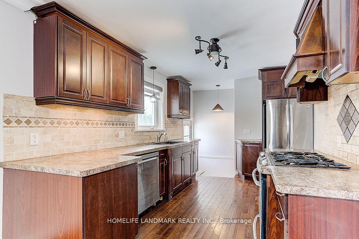 Photo 2 of 29 Windridge Drive, Markham, Bullock — HOMEH