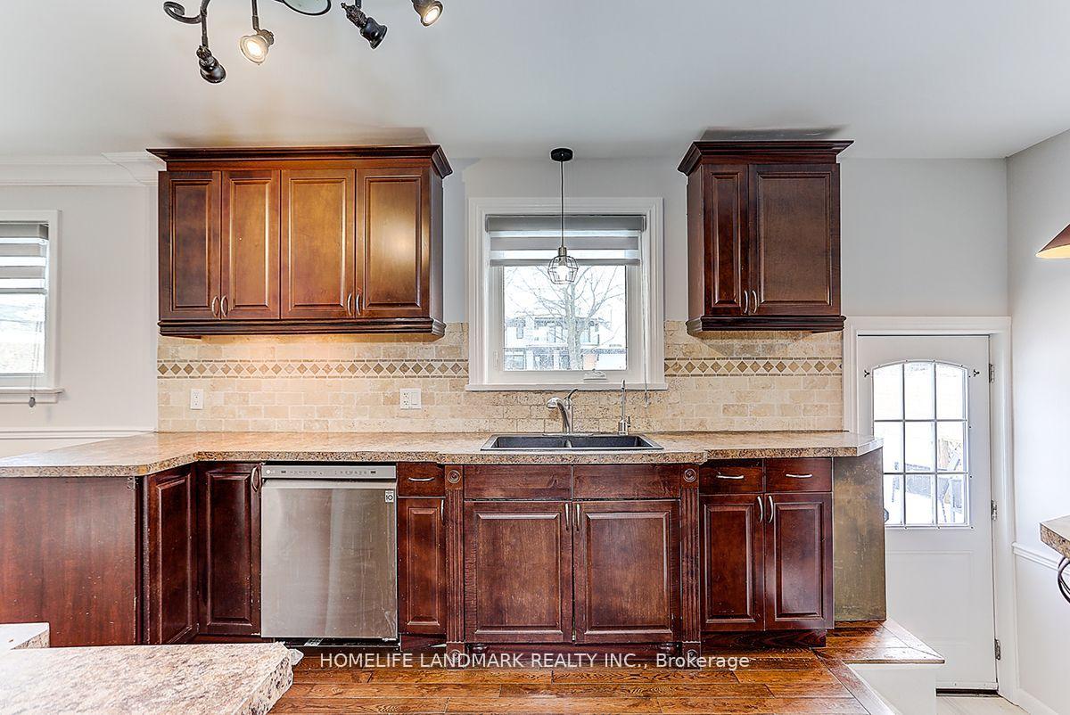 Photo 18 of 29 Windridge Drive, Markham, Bullock — HOMEH
