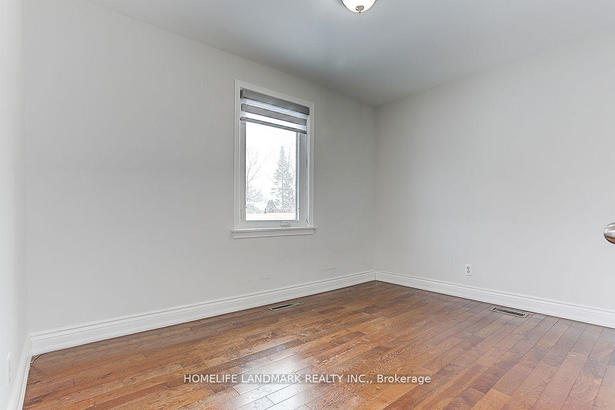 Photo 4 of 29 Windridge Drive, Markham, Bullock — HOMEH