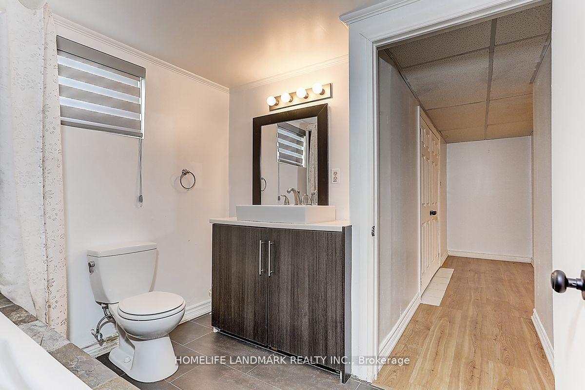 Photo 16 of 29 Windridge Drive, Markham, Bullock — HOMEH