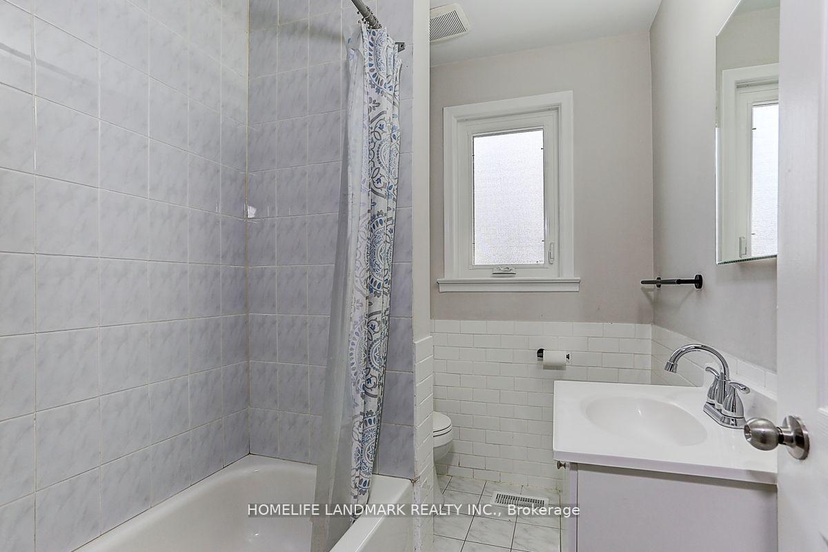 Photo 19 of 29 Windridge Drive, Markham, Bullock — HOMEH