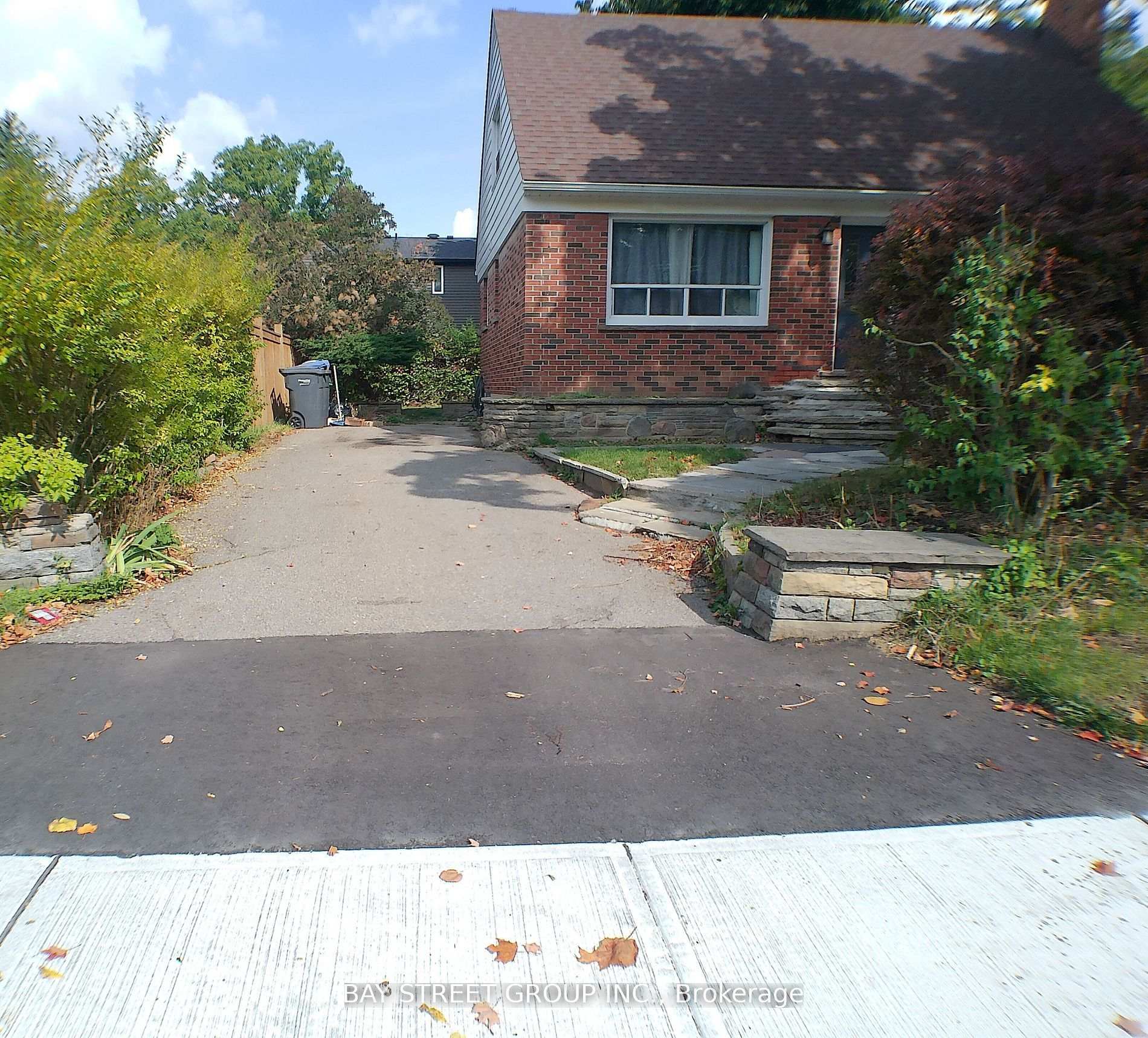 Photo 2 of 60 Mary Street, Brampton, Downtown Brampton — HOMEH