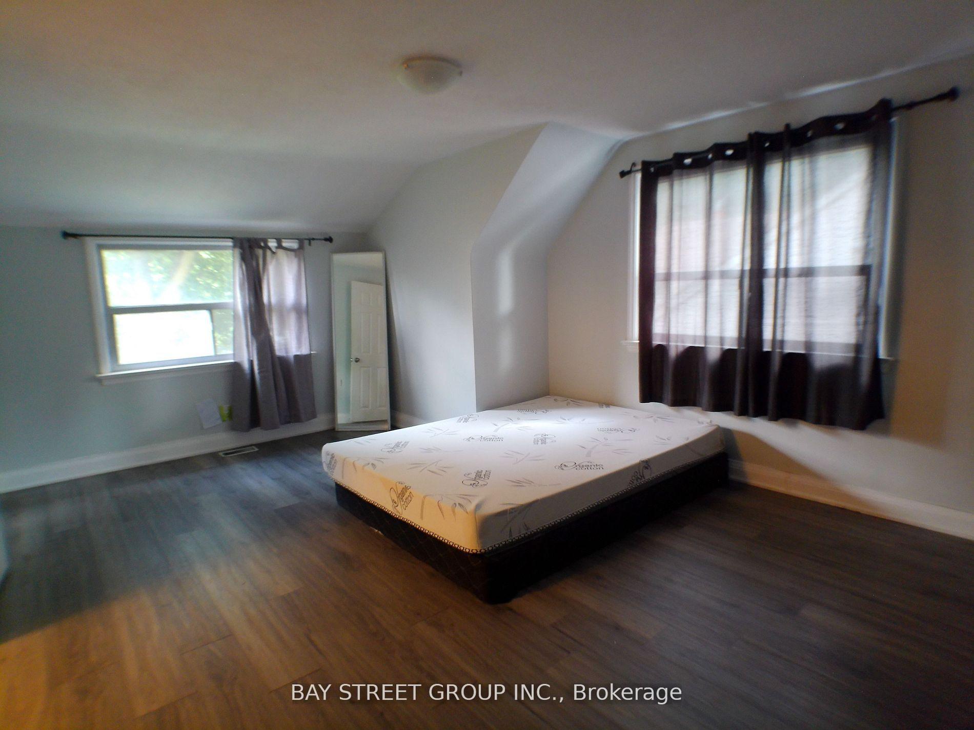 Photo 5 of 60 Mary Street, Brampton, Downtown Brampton — HOMEH