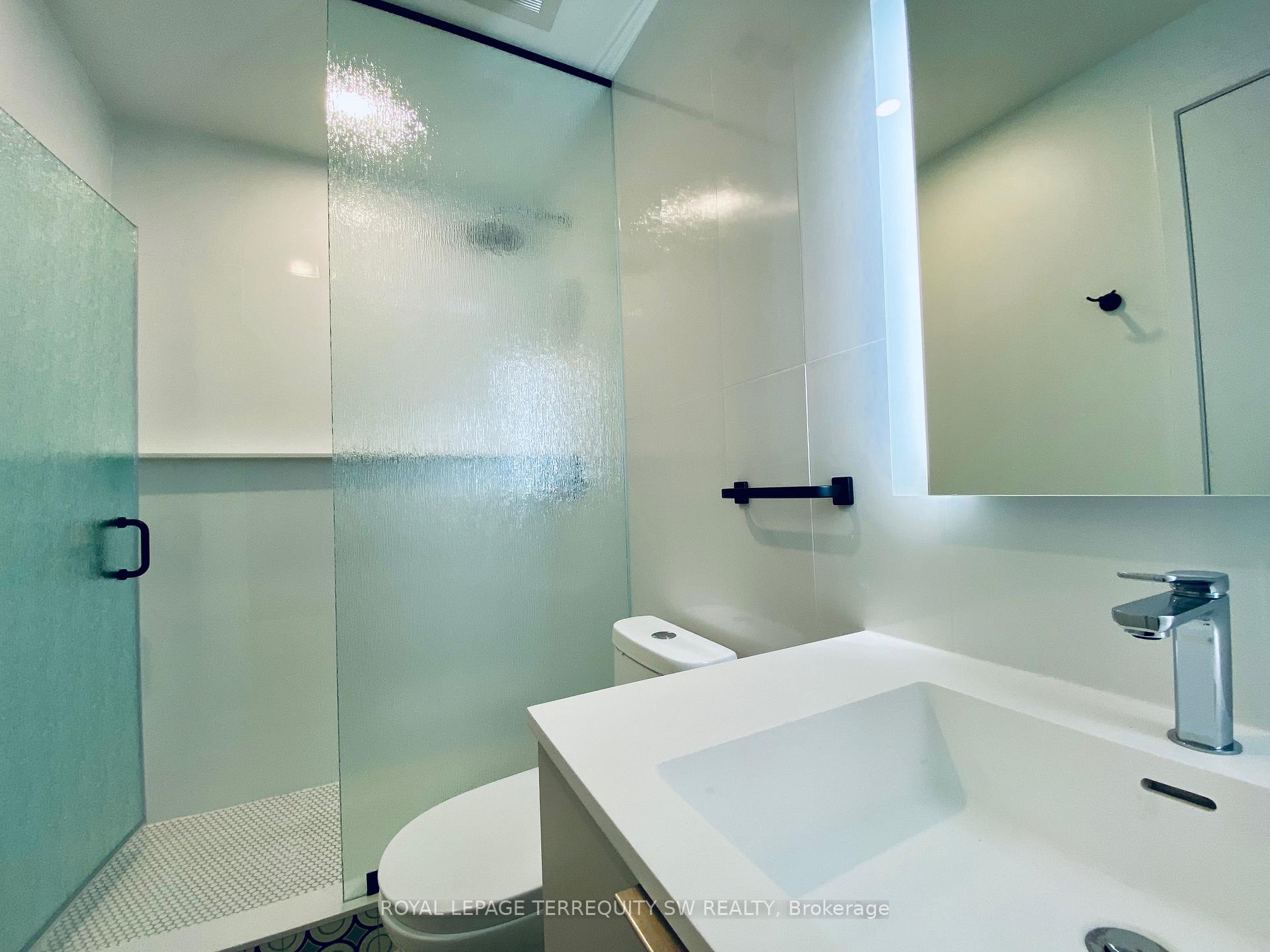 Photo 13 of Unit 1201, 185 Alberta Avenue, Toronto, Oakwood Village — HOMEH