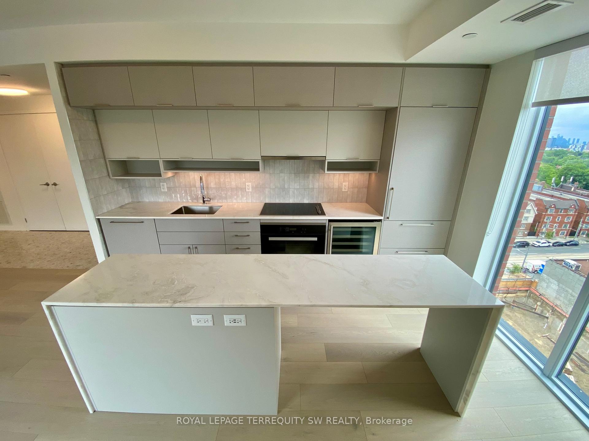 Photo 12 of Unit 1201, 185 Alberta Avenue, Toronto, Oakwood Village — HOMEH