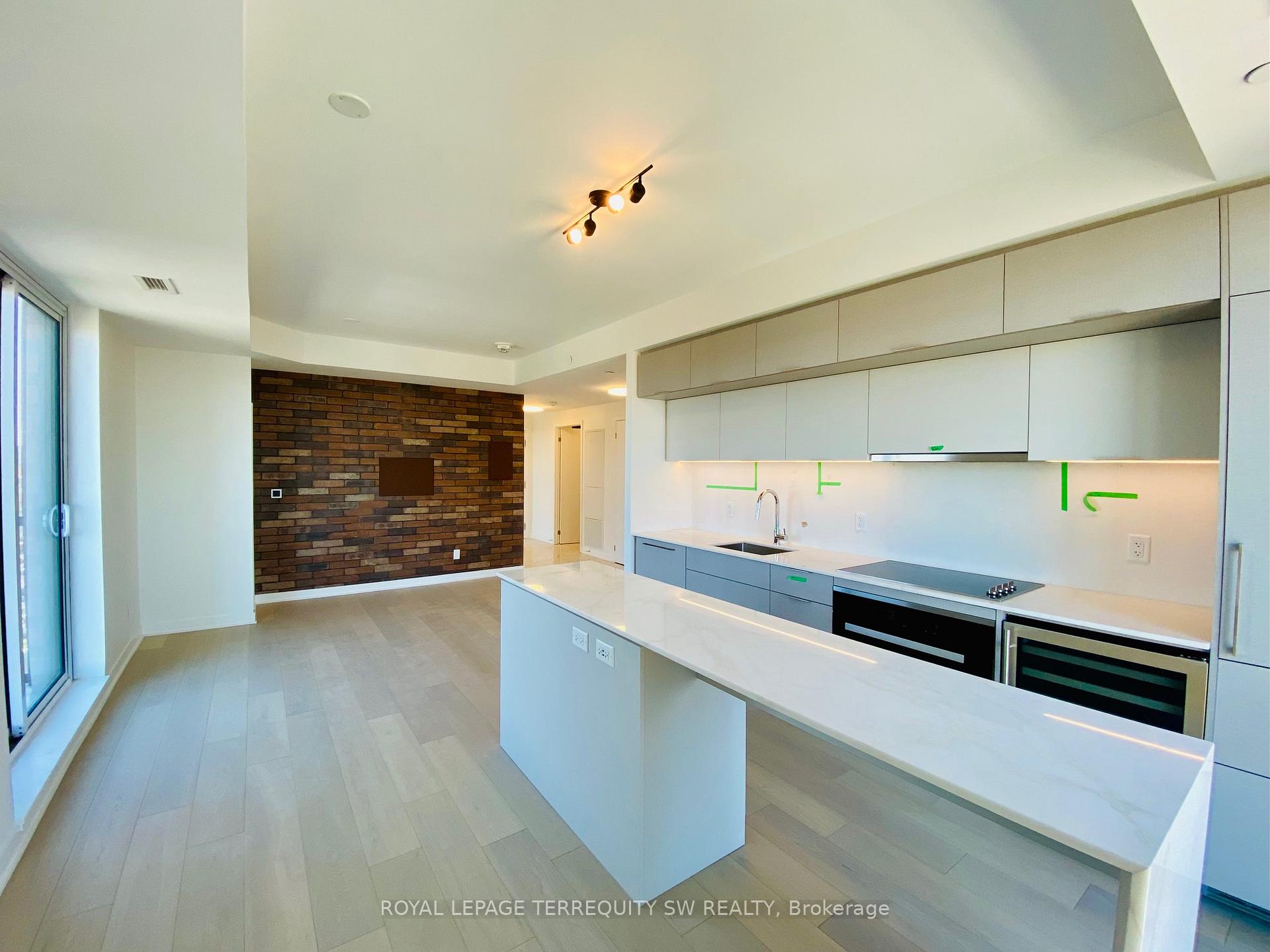 Photo 14 of Unit 1201, 185 Alberta Avenue, Toronto, Oakwood Village — HOMEH