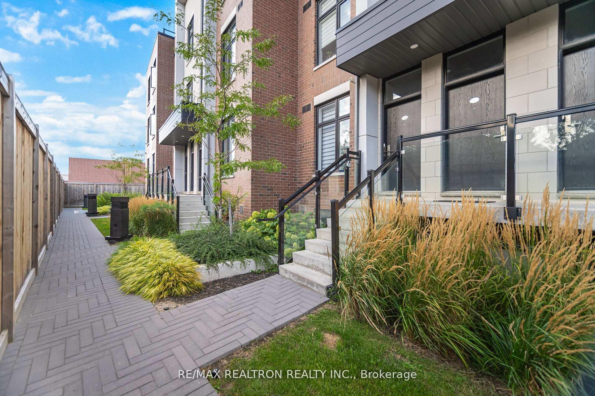Photo 3 of Unit L142, 9580 Islington Avenue, Vaughan, Sonoma Heights — HOMEH